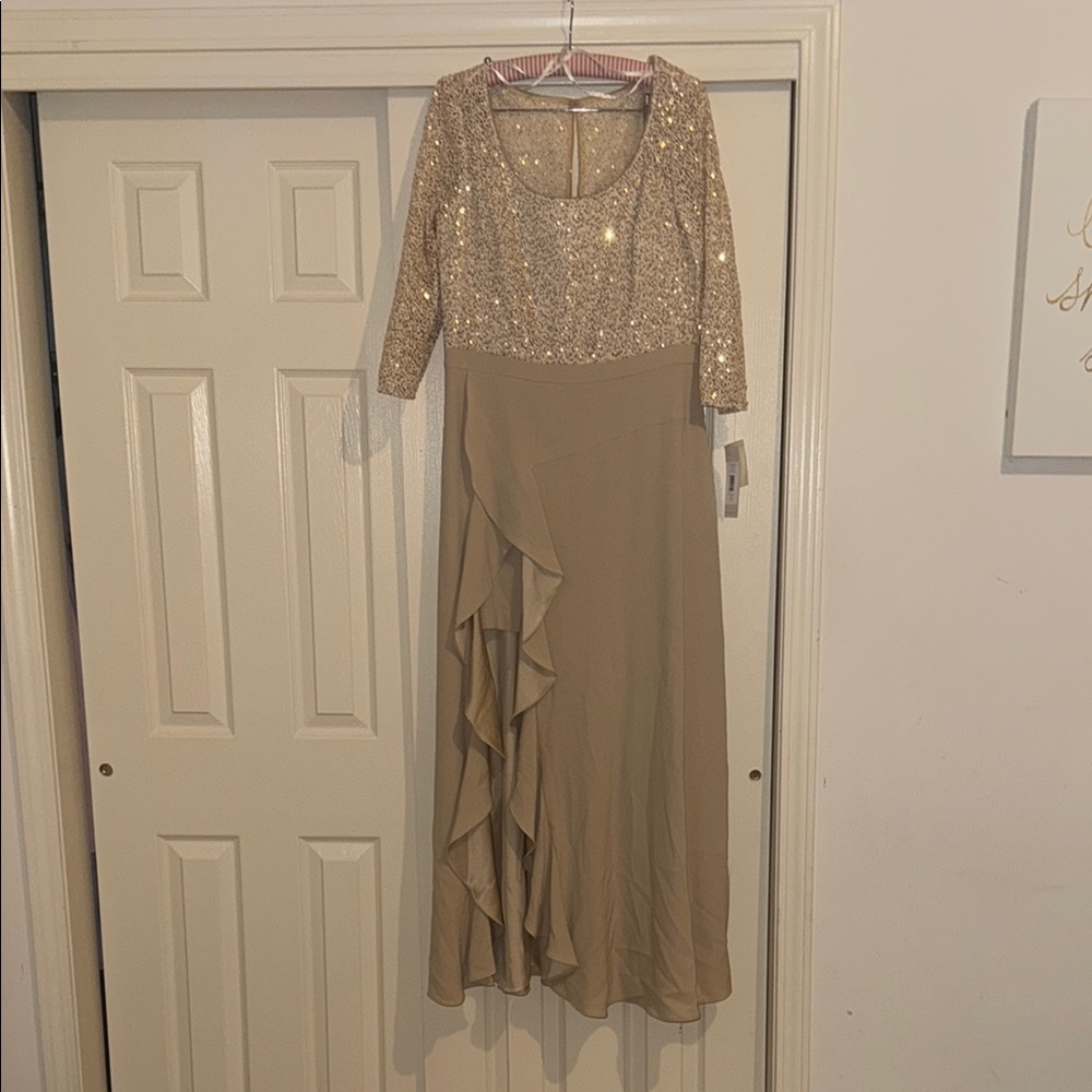 Kay Unger Tan 3/4 Sleeve Scoop Neck Gown